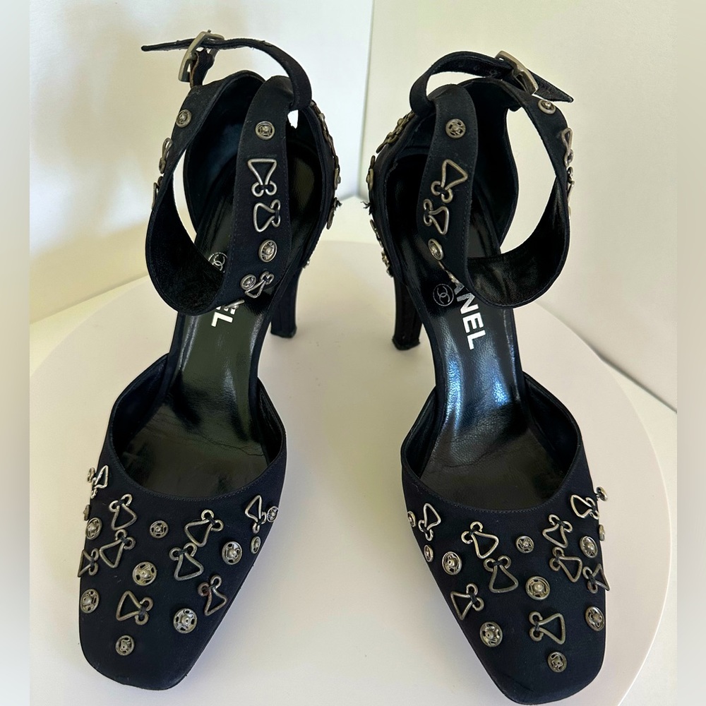CHANEL 3.5-inch black shoes in size 7(37).